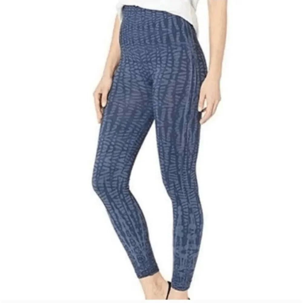 SPANX Look At Me Now Seamless Leggings Size M
